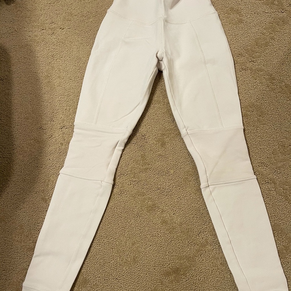 Alo Yoga Beige Leggings